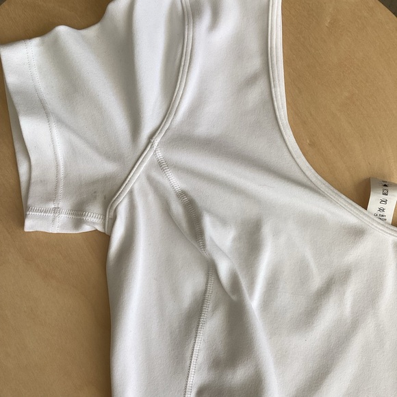 lululemon athletica White Short Sleeve Tee - Picture 5 of 5